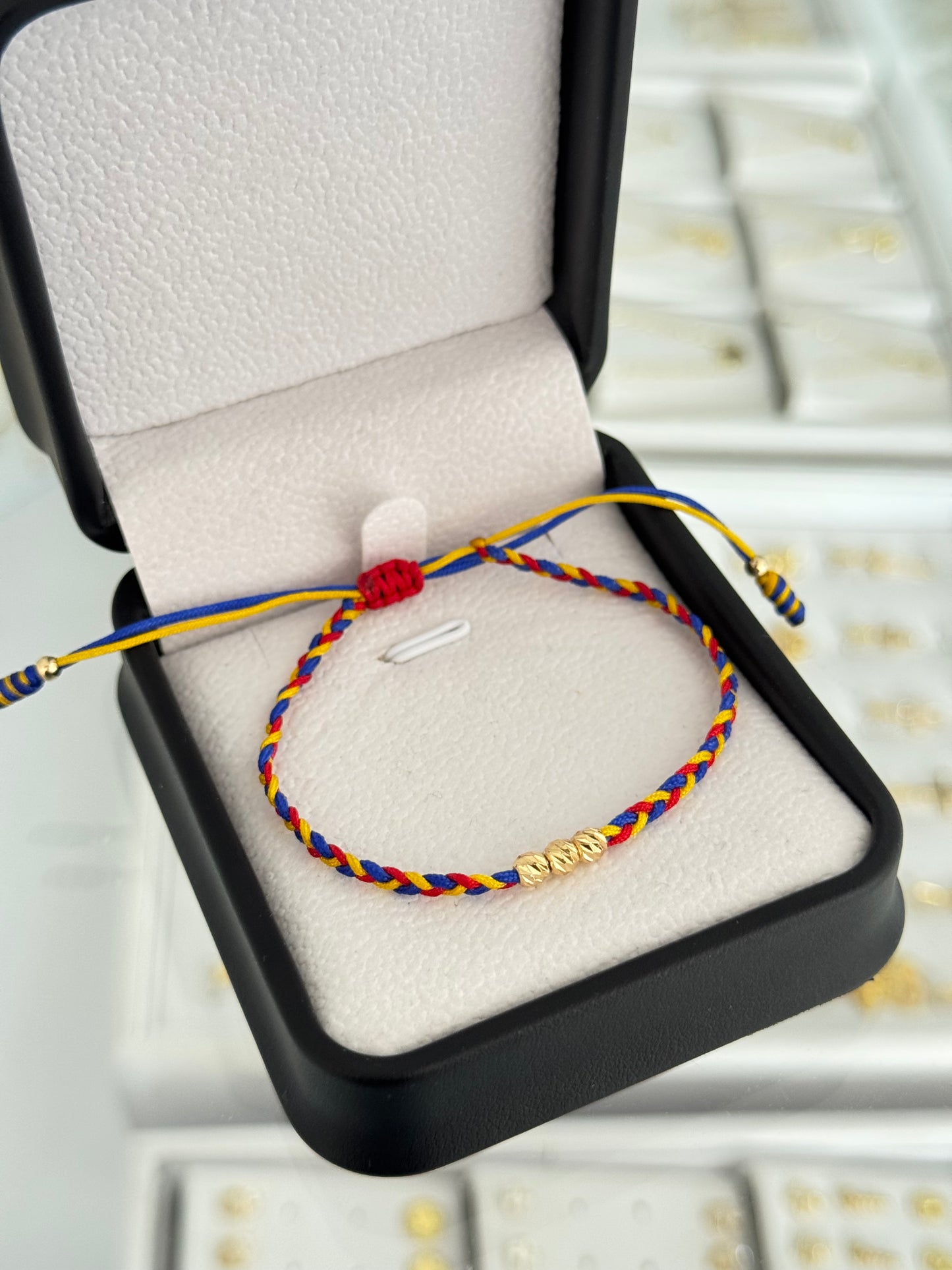 Pulsera tejida tricolor diamantada. N de balín #4