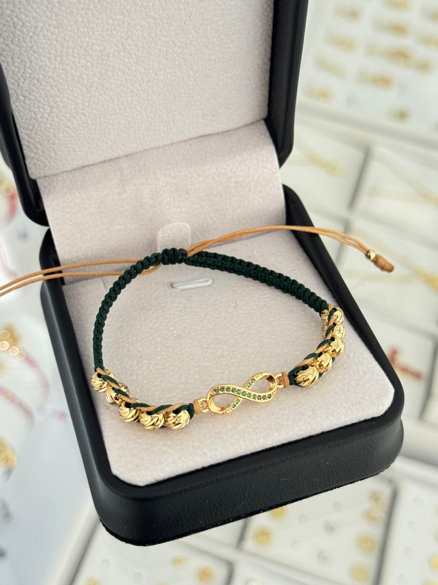 Pulsera herraje infinito silueta verde. N de balín: #5 diamantado.
