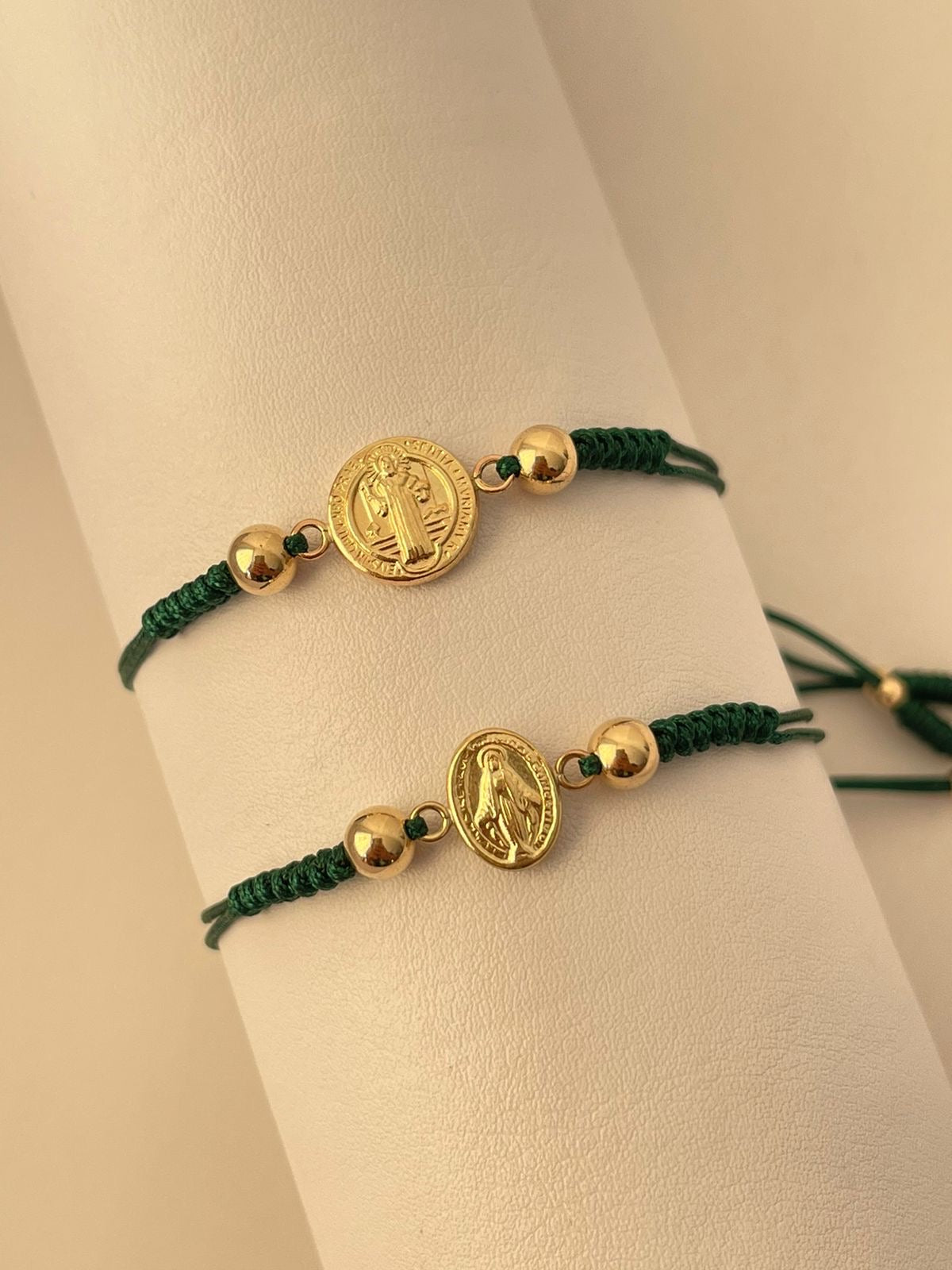 Pulseras pareja san benito mediano y milagrosa peq (5mm)