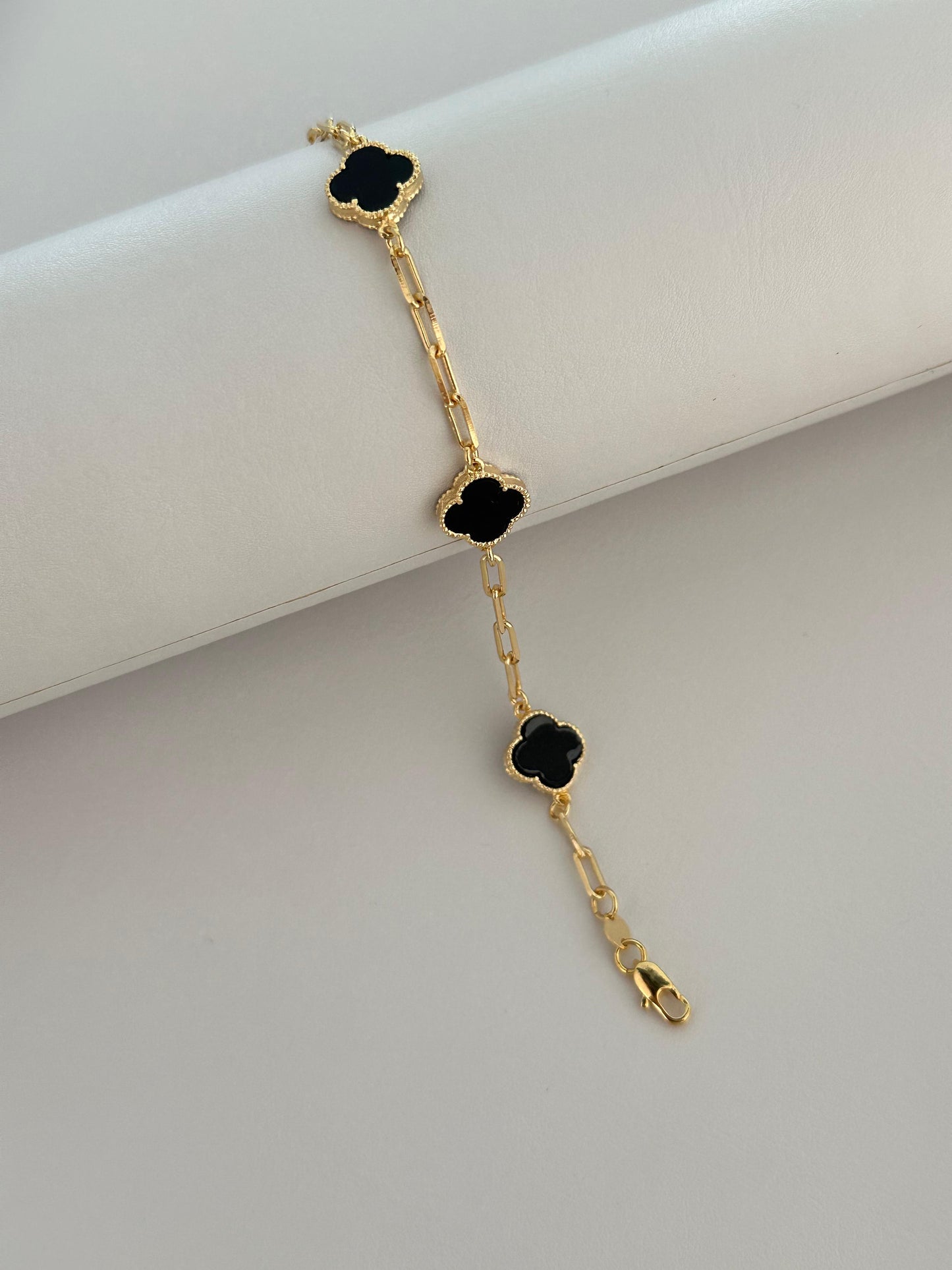 Pulsera trébol negro con eslabones