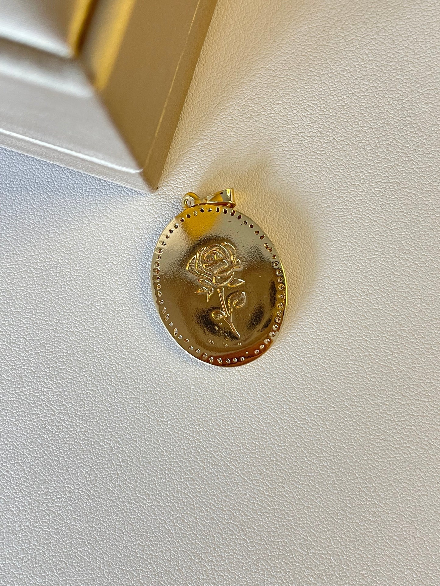 Dije Virgen Guadalupe Circones exclusive
