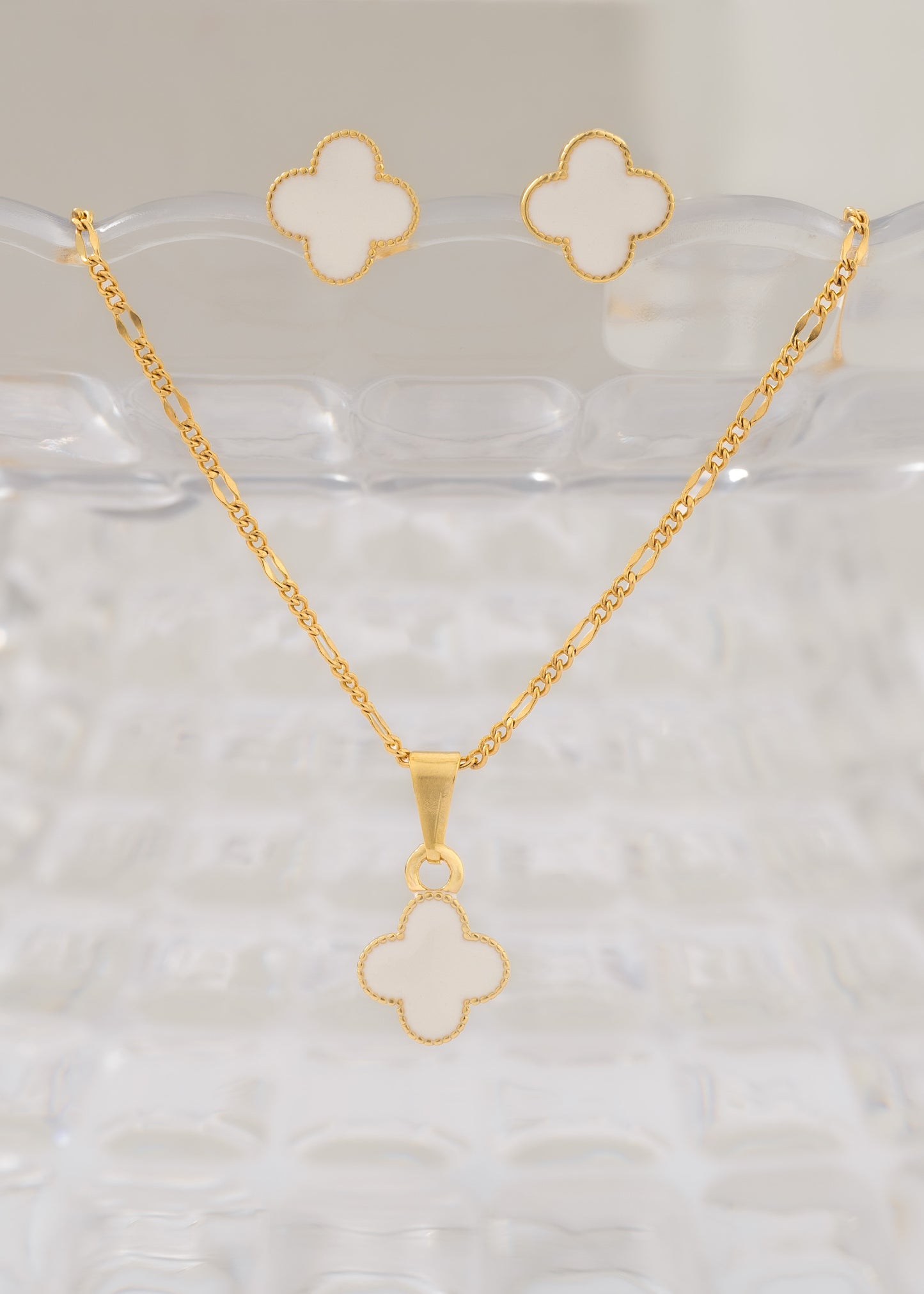 Conjunto Clover Blanco 1cms (Topos + Dije)
