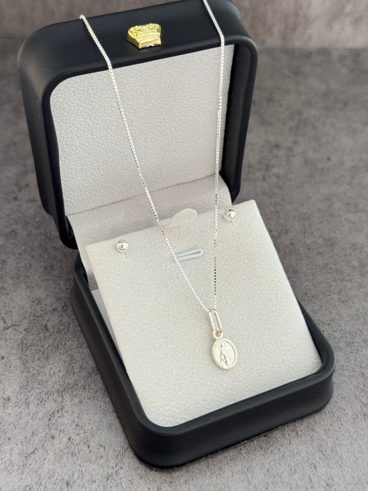 Conjunto mini milagrosa xs 0.8cms (cadena veneciana 0.8mm 45cms + topos balín #4 + dije) PLATA LEY 925