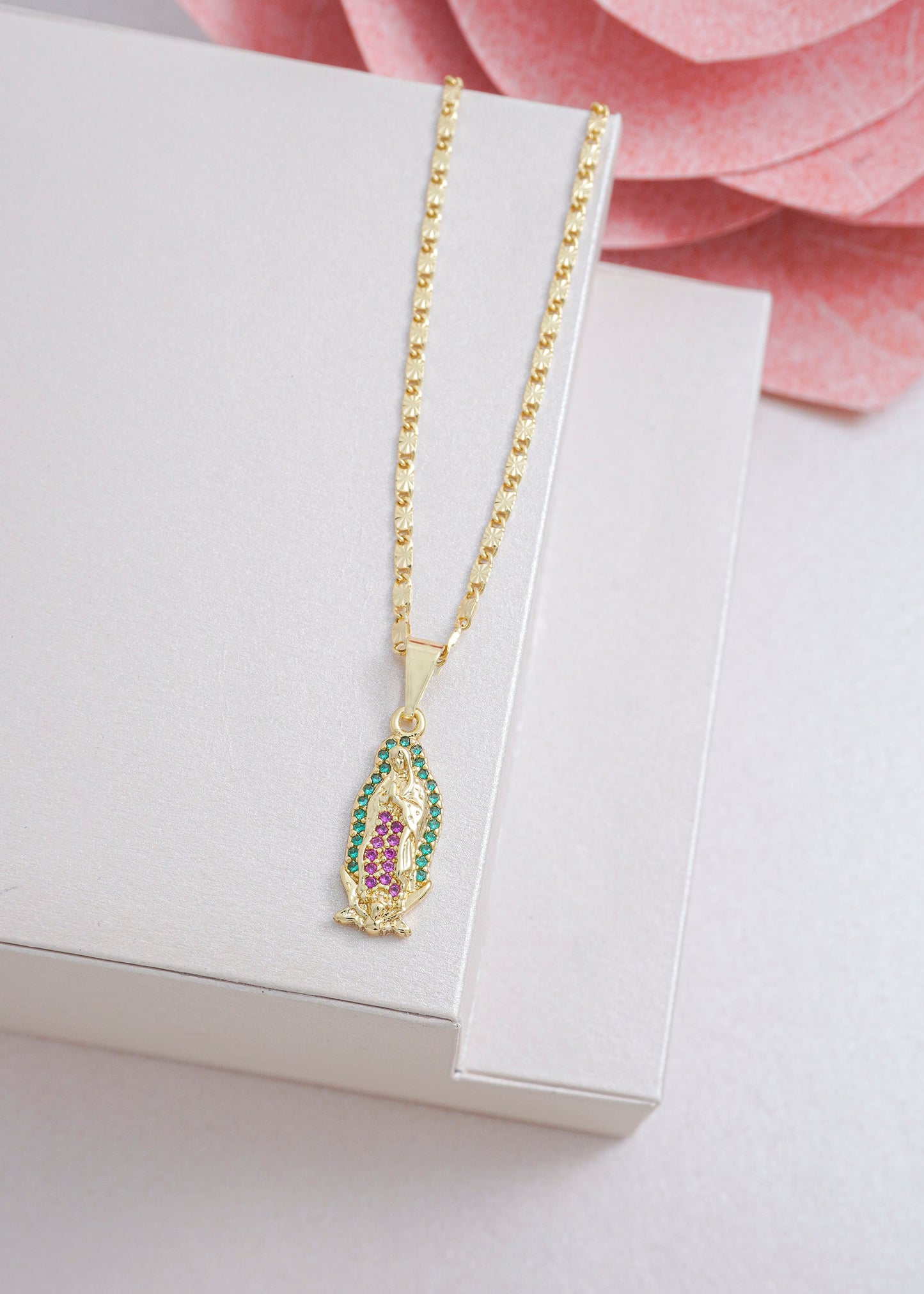Dije virgen de Guadalupe Silueta Circones