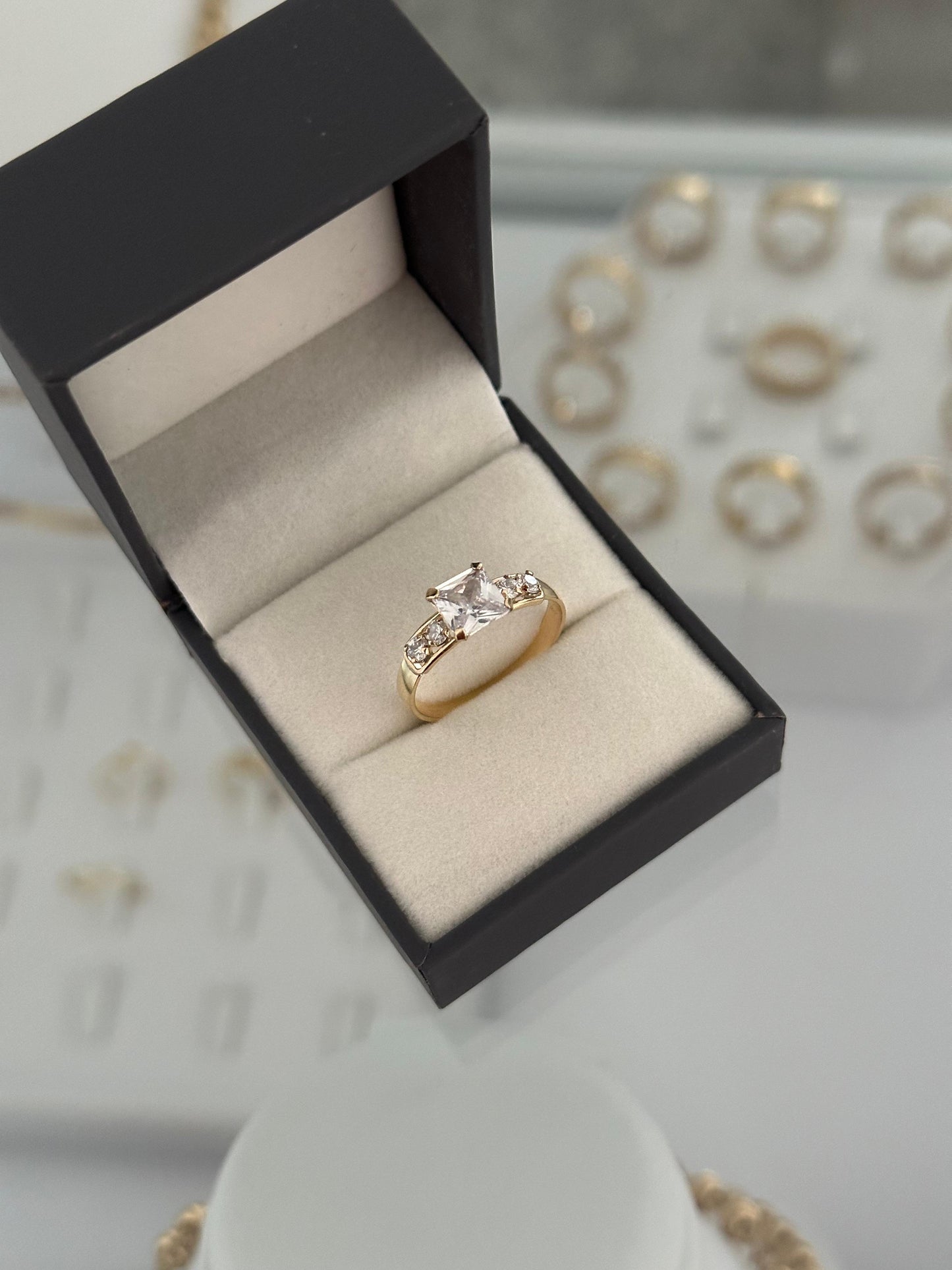 Anillo Promise piedra cuadrada