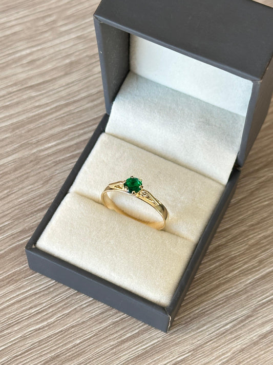 Anillo plataforma piedra verde