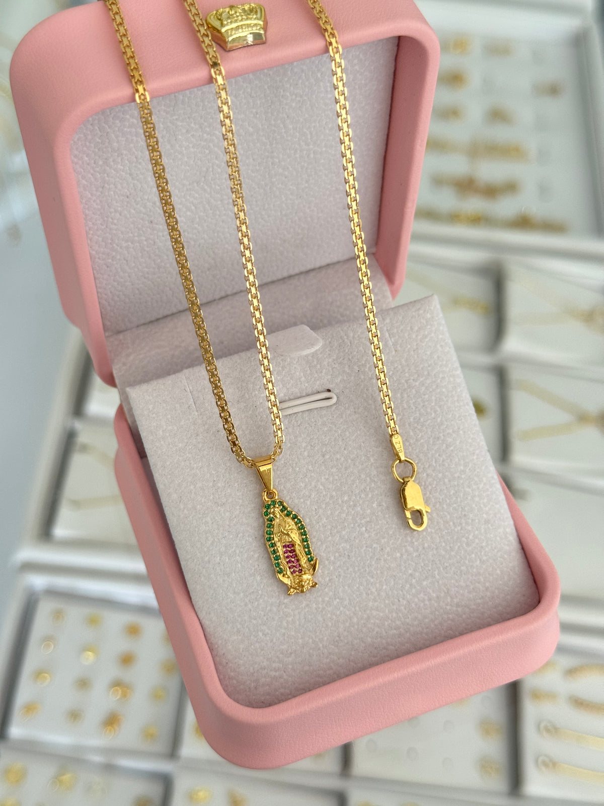 Conjunto Virgen de Guadalupe silueta circones (cadena y pulsera China it 2mm 45/16cms + dije)