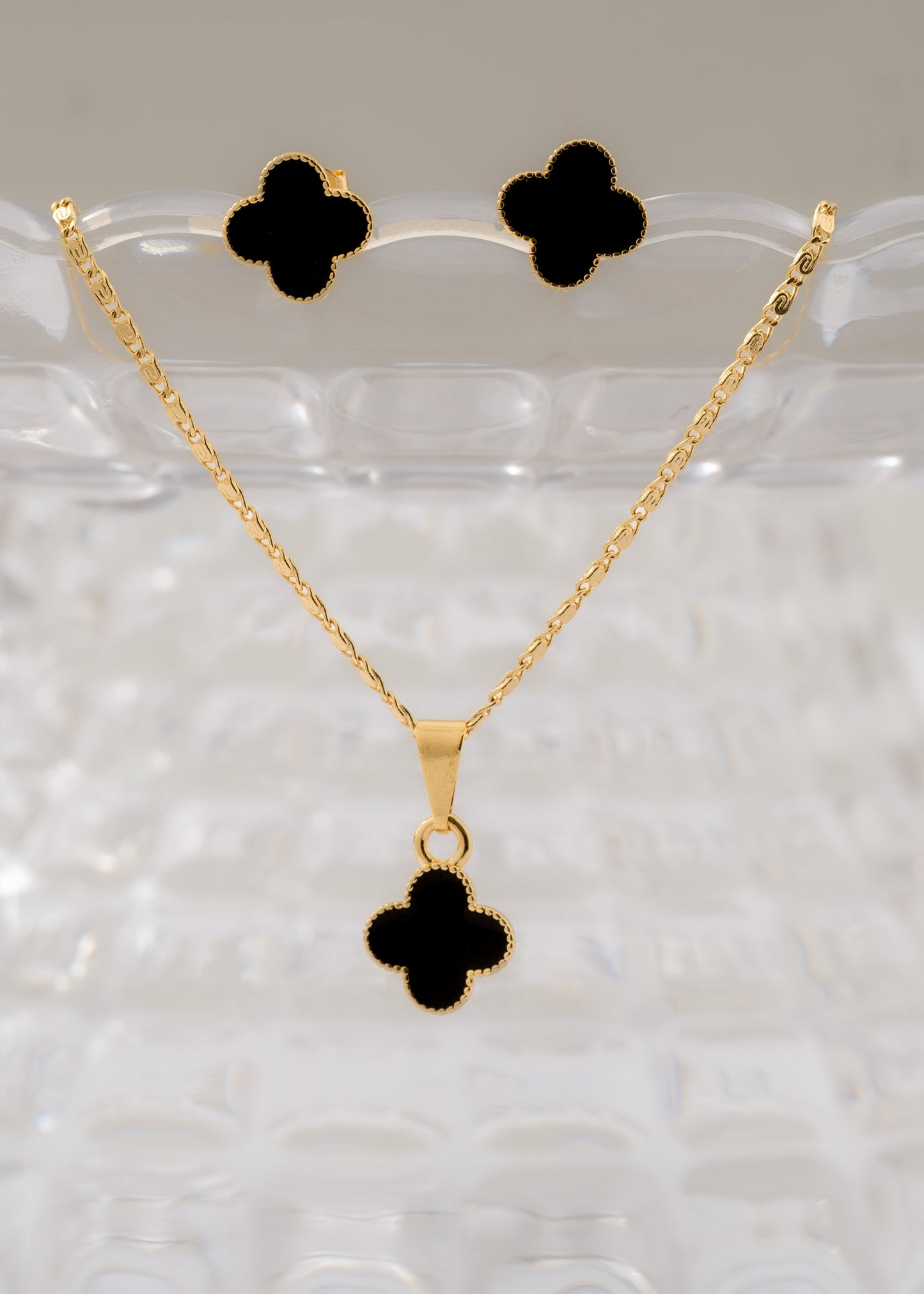 Conjunto Clover Negro 1cms (Topos + Dije)