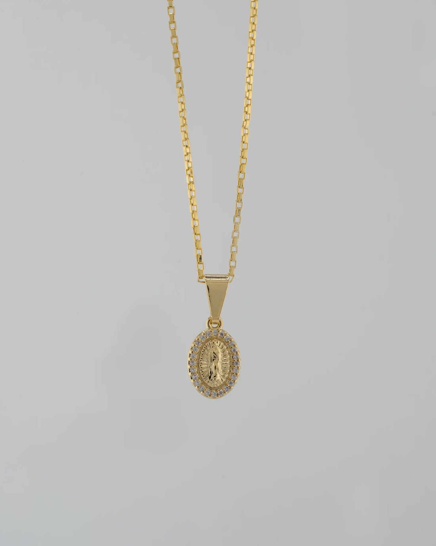 Dije Guadalupe circonias 1.5 Cms