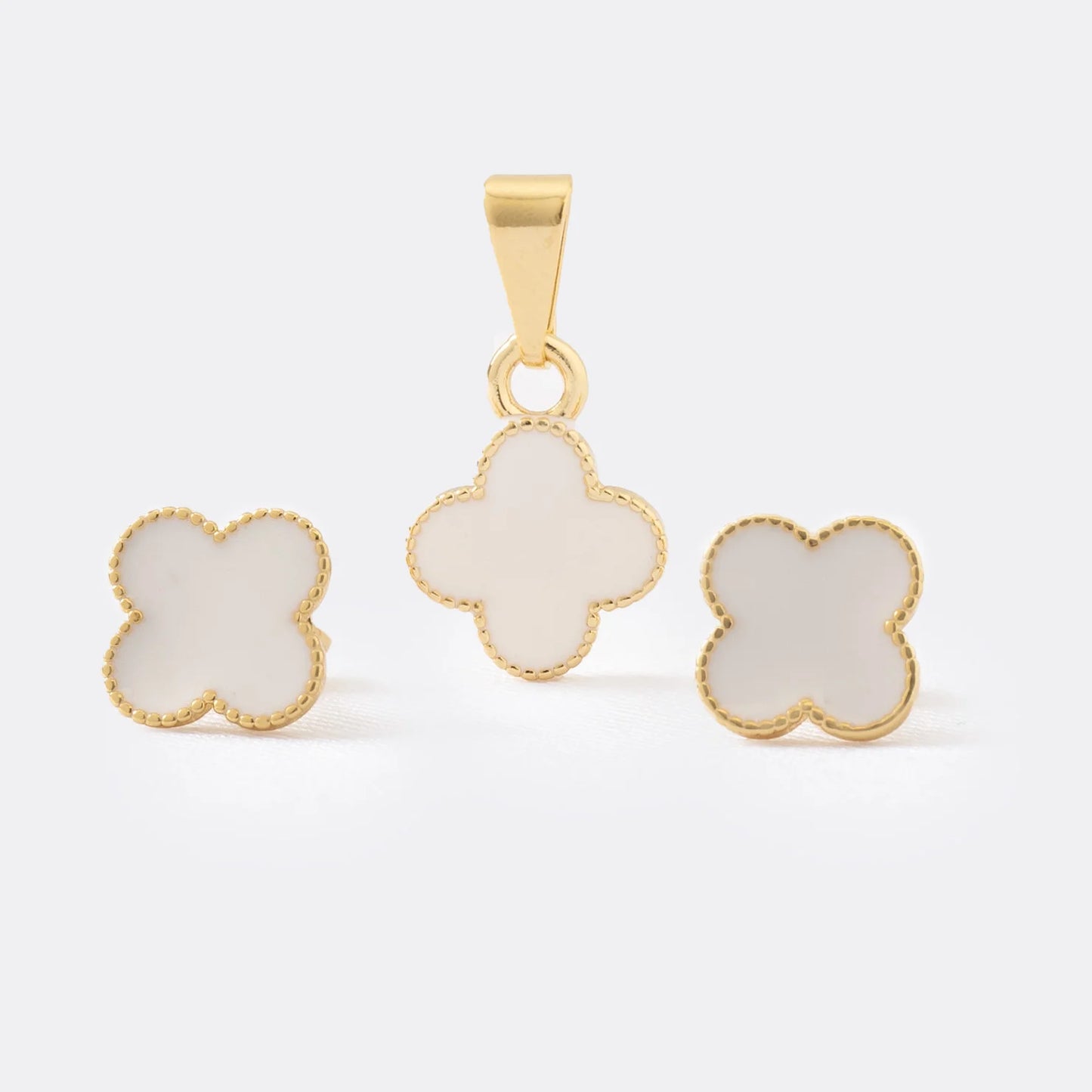 Conjunto Clover Blanco 1cms (Topos + Dije)