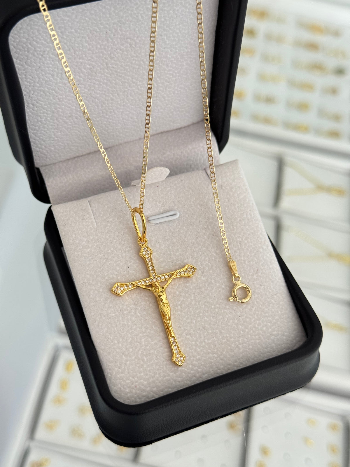 Conjunto cruz cristo circonias 4cms (cadena y pulsera marine it 1.5 65cms / 19.5cms + dije)
