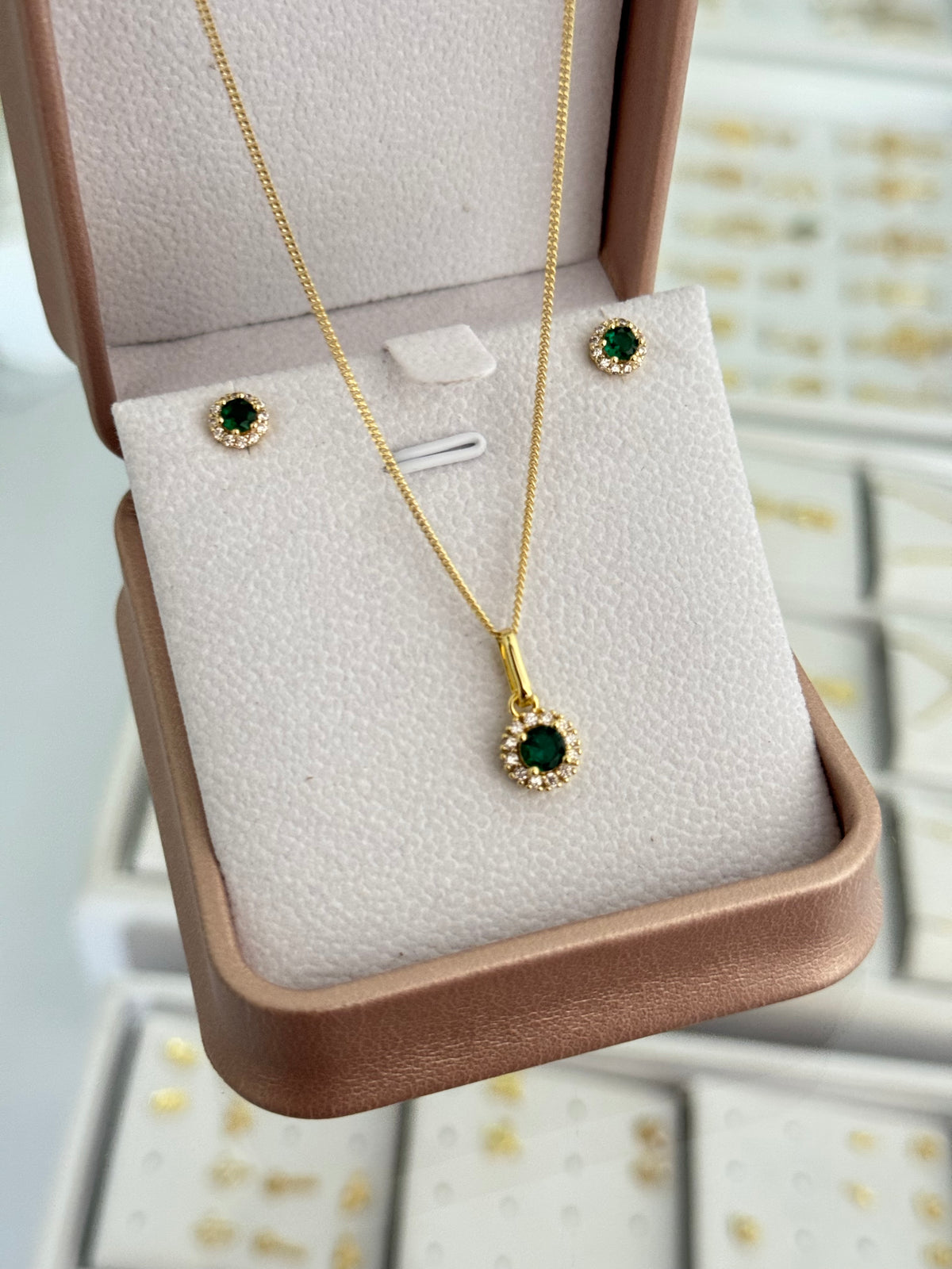 Conjunto royal green (cadena cubanita it 1mm 45cms + dije royal green 8mm + arete royal green 6mm)