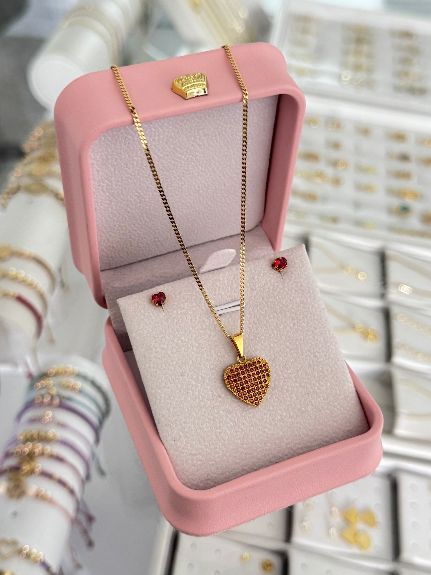 Conjunto corazón rojo (cadena cubanita it 1.5mm 45cms + Topos circonia corazón + dije)