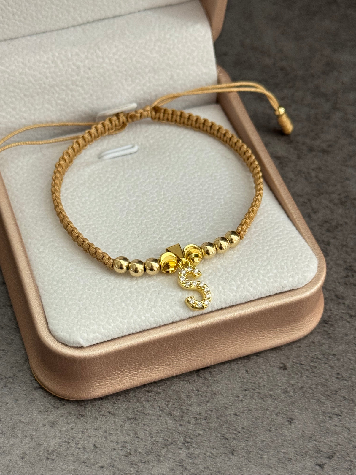 Pulsera dije letra S con circones. N de balín: #4 liso, #5 italiano