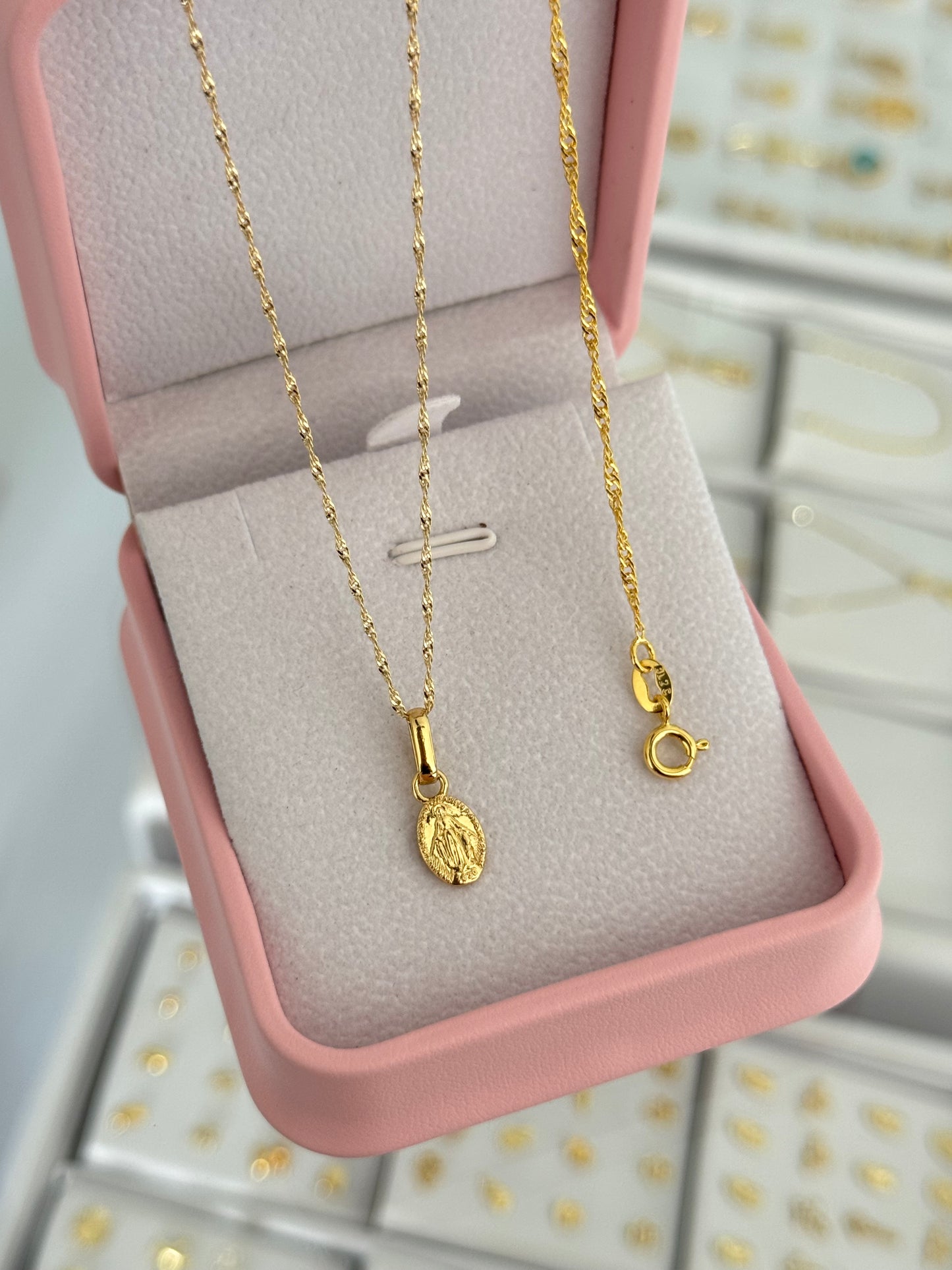 Conjunto Singapur (cadena Singapur it 1.2mm 45cms + pulsera Singapur 1.5mm 16cms + dije milagrosa 12mm)