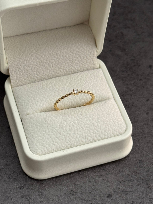 Anillo ajustable cordón torcido con zircon