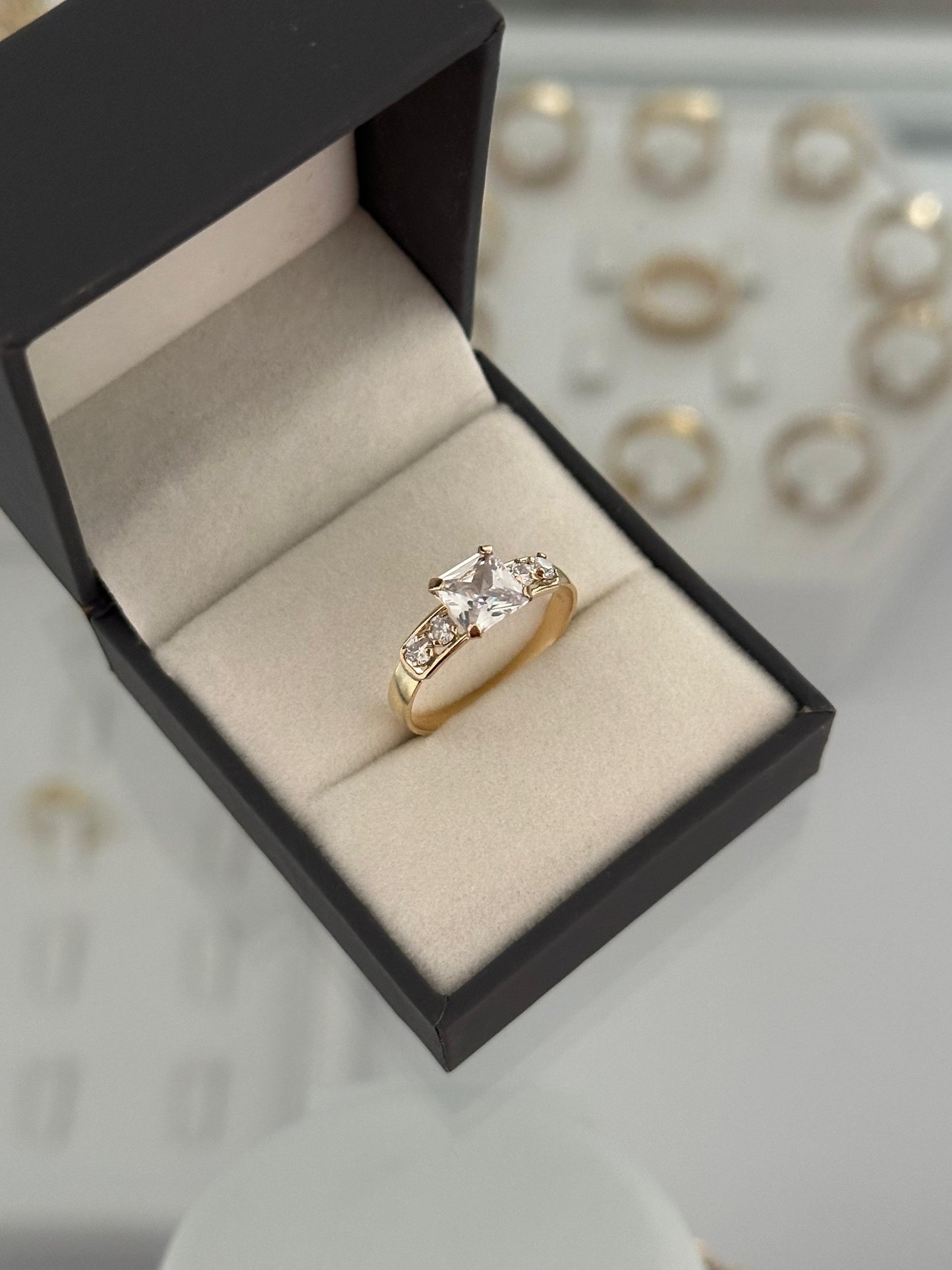 Anillo Promise piedra cuadrada