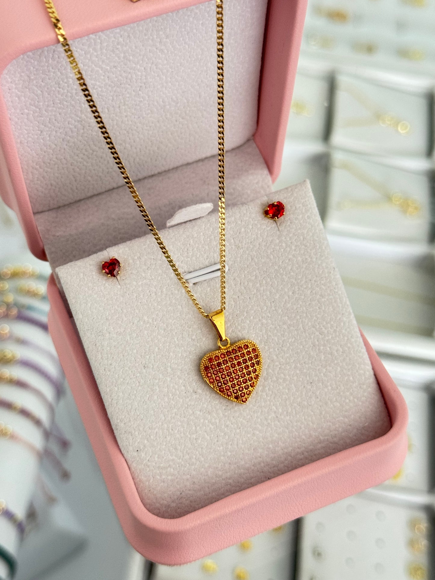 Conjunto corazón rojo (cadena cubanita it 1.5mm 45cms + Topos circonia corazón + dije)