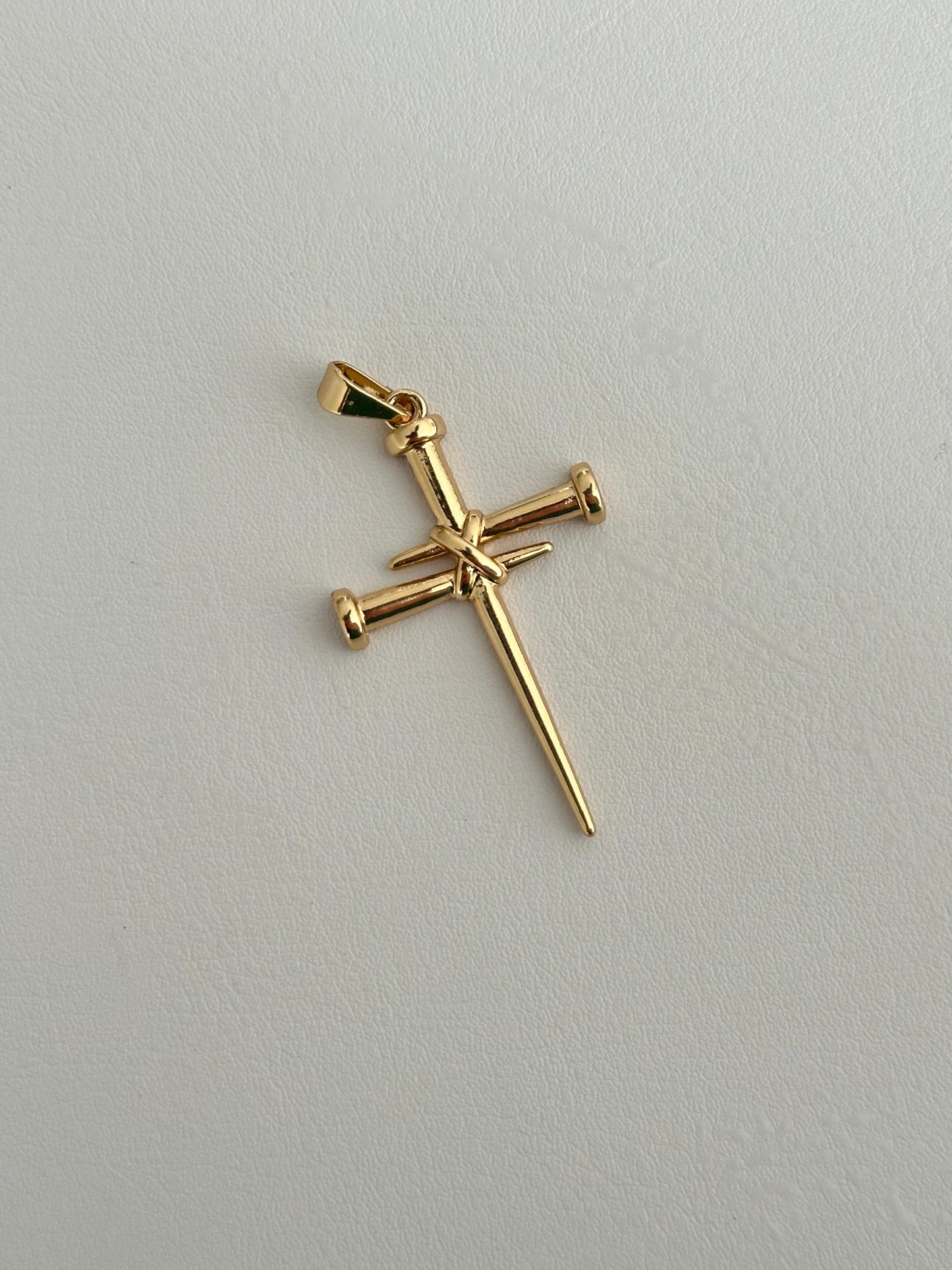 Dije cruz 3 clavos 4.8cms