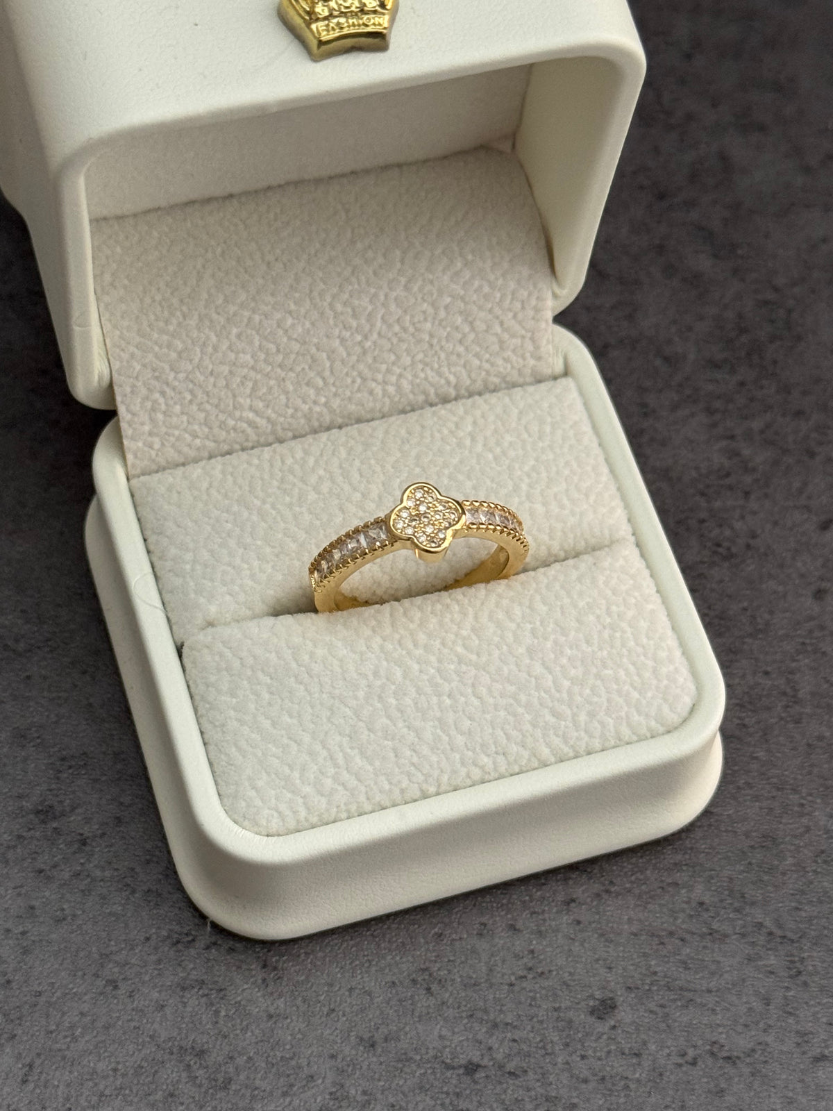 Anillo ajustable trébol con zircon cristal