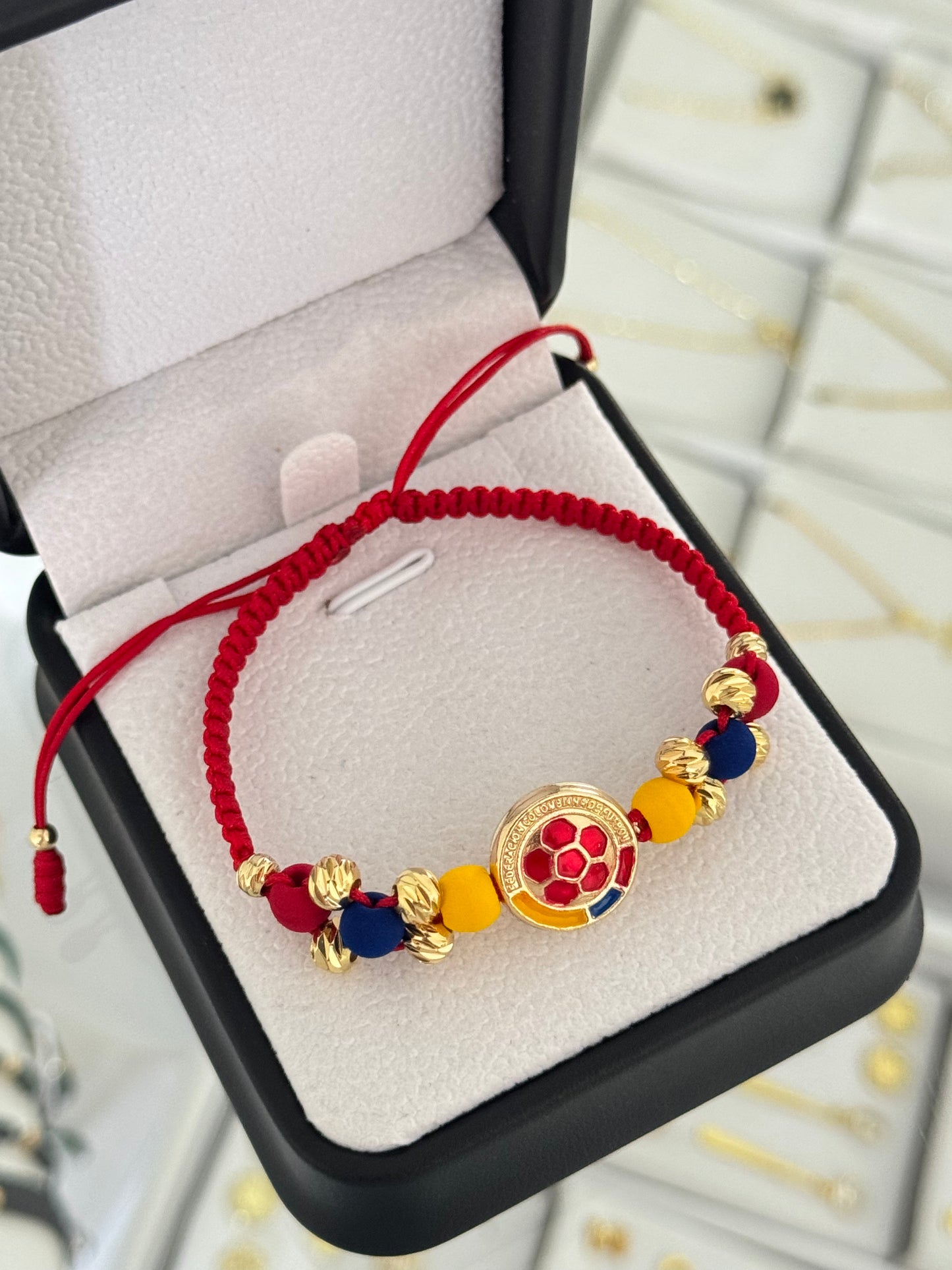 Pulsera tejida Colombia. N° de Balín: #5 diaman. #4 diaman.