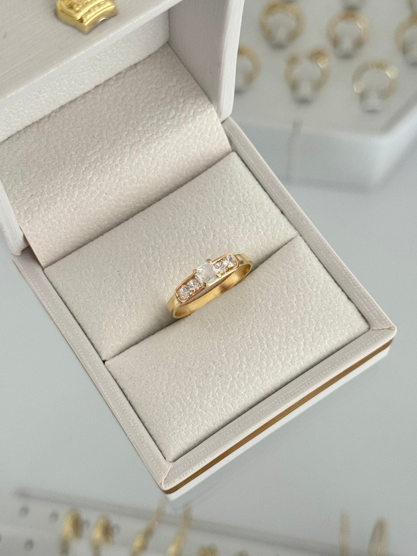Anillo piedra mini cuadrada