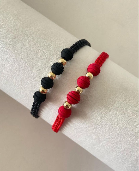 Juego pulsera balin #5 rojo y negra.